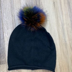 New black cashmere slouch beanie with fox pompom